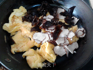 Scrambled Eggs with Truffle Lily recipe