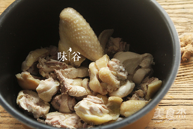 Ginkgo Stewed Chicken Soup for Nourishing Lungs and Relieving Cough recipe
