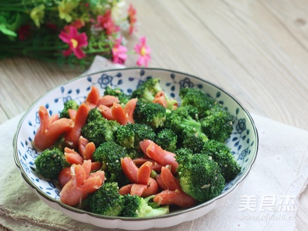 Stir-fried Crispy Sausage with Broccoli recipe