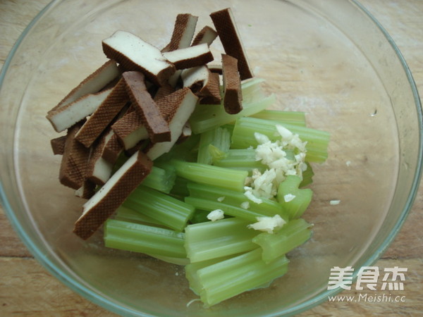 Spiced Dried Tahini with Celery recipe