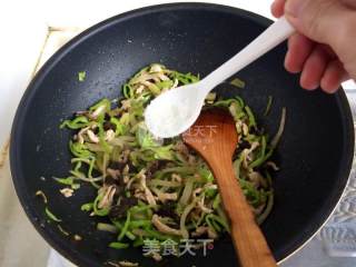 Stir-fried Shredded Pork with Green Pepper and Mustard recipe