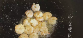 Fried Shrimp with Carrots and Fungus recipe
