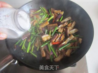 [hubei] Stir-fried Eggplant with Garlic Stalks recipe