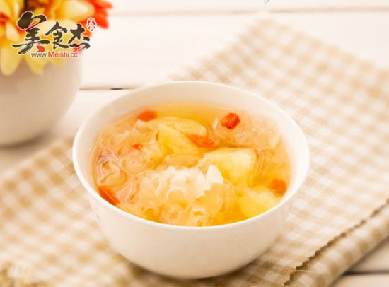 Wolfberry Pineapple Tremella Soup recipe