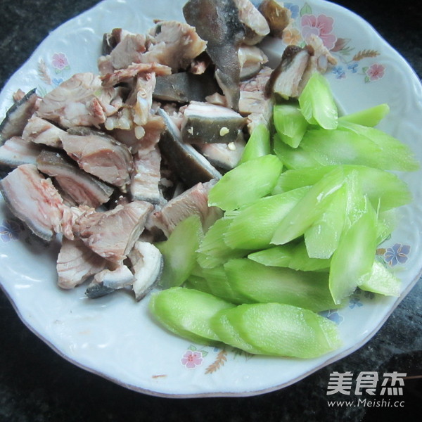 Roasted Donkey with Lettuce Slices recipe