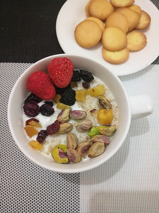 Oatmeal with Dried Fruit and Milk
