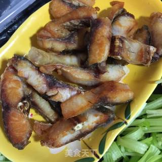 Stir-fried Cured Fish with Celery recipe