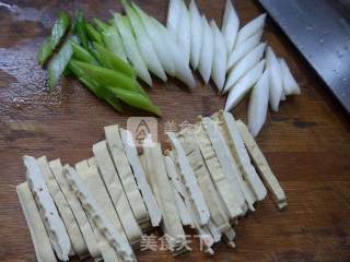 Stir-fried Dried Tofu with Green Onions recipe