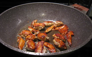 Stir-fried Chicken Wings with Basil recipe