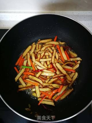 Stir-fried Spiced Dried Beans with Garlic Moss recipe