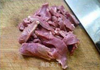 Stir-fried Pork Heart with Garlic Stalks recipe