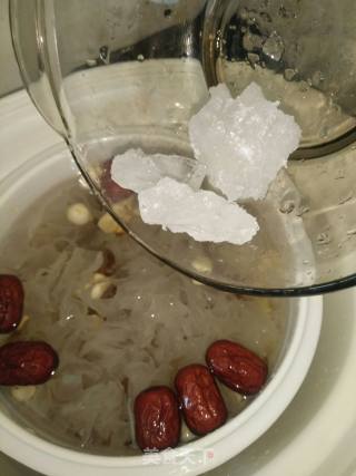 Tremella Peach Gum Soup recipe
