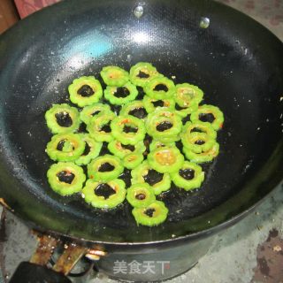 Spicy Stir-fried Bitter Gourd Roll recipe