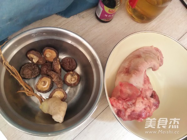 Dried Mushroom Pork Tongue Soup recipe