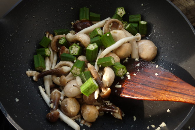 Garlic and Mushroom Okra recipe