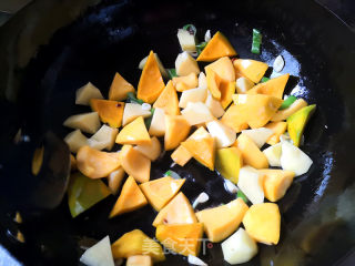 Stir-fried Fungus with Pumpkin and Potatoes recipe