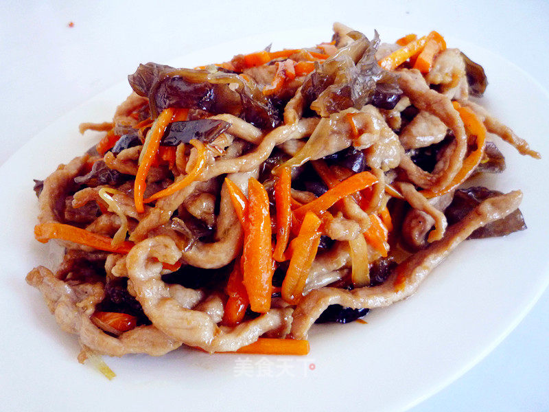 Stir-fried Shredded Pork with Carrots and Fungus recipe