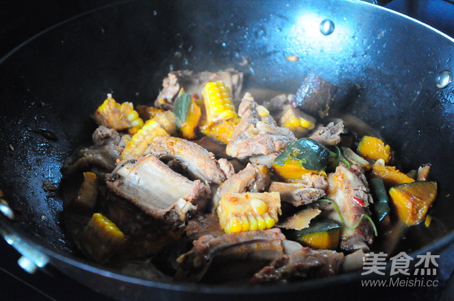 Braised Pork Ribs with Chestnut Flavored Pumpkin and Corn recipe