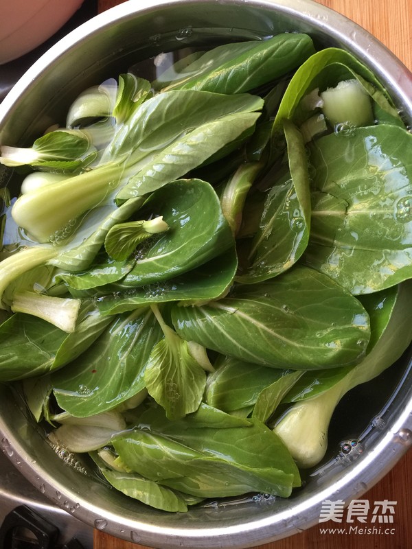 Wontons with Red Dates, Wolfberry and Chicken Soup recipe