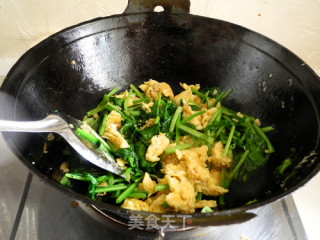 Scrambled Eggs with Spinach and Shrimp Skin recipe