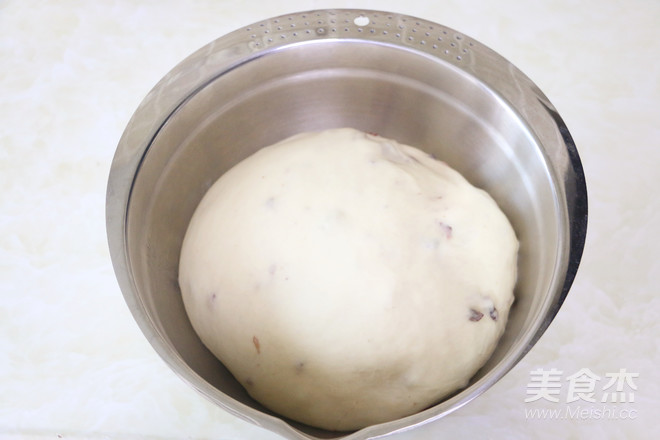 Cranberry Milk Steak Bun recipe