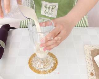 Summer Refreshing Drink-red Date and Almond Milkshake recipe