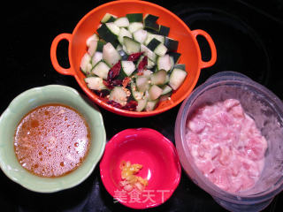 Stir-fried Cucumber with Diced Chicken recipe