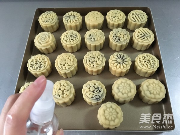 Cantonese Egg Yolk Bean Paste Mooncake recipe