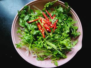 Coriander Mixed with Shredded White Radish recipe