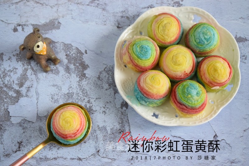 Mini Rainbow Egg Yolk Crisp recipe