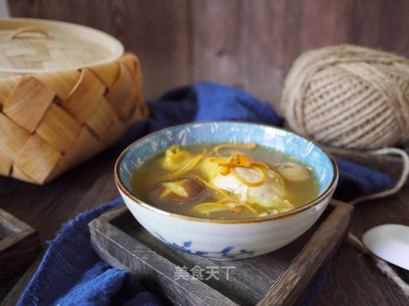 Stewed Chicken Soup with Cordyceps Flower