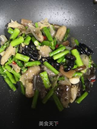 Stir-fried Asparagus with Sea Cucumber recipe