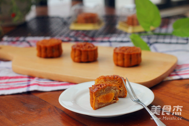 Mooncake with Lotus Seed Paste and Egg Yolk recipe