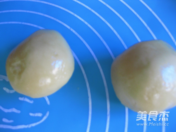 Cantonese-style Moon Cake with Lotus Seed Paste recipe