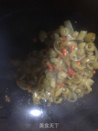 Celery Stir-fried Pork Skin recipe