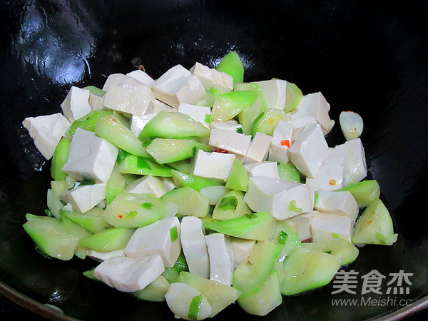 Loofah Stewed Tofu recipe