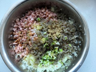 Cabbage, Vermicelli and Ham Fried Buns recipe