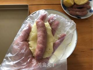 Sausage and Potato Sticks with Fruit and Vegetable Salad recipe