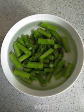 Stir-fried Asparagus with Tea Tree Mushroom recipe