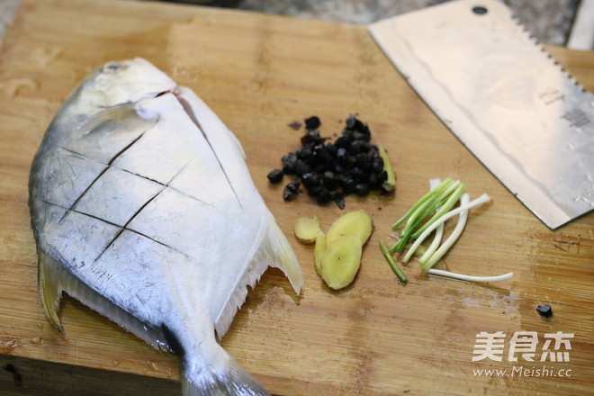 Steamed Golden Pomfret with Tempeh recipe