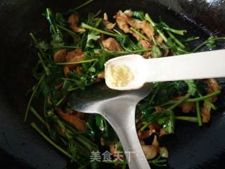 Fried Gluten with Coriander recipe