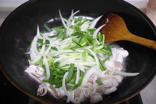 Fried Sea Hare with Onion and Pepper recipe