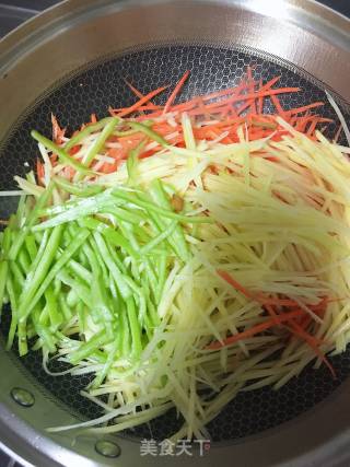 Stir-fried Pork with Three Shreds recipe