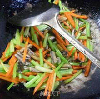 Stir-fried Eel with Celery recipe