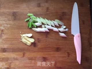 Stir-fried Sliced Pork with Lotus Root recipe