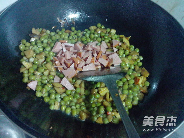 Stir-fried Pork Sausage with Beans and Mushrooms recipe