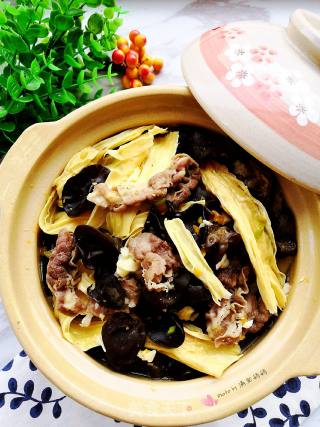 Hot and Sour Yuba and Fungus Beef Pot recipe