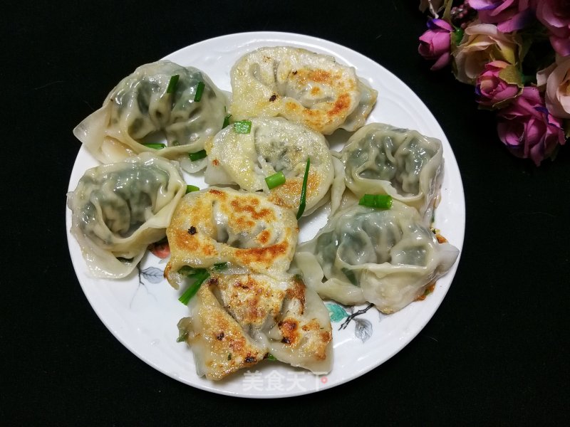 Pan-fried Shepherd's Purse and Fresh Meat Wonton recipe