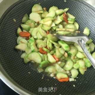 Loofah Stir-fried Conch Slices recipe