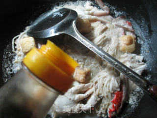 Boiled Crab with Oily Tofu and Enoki recipe